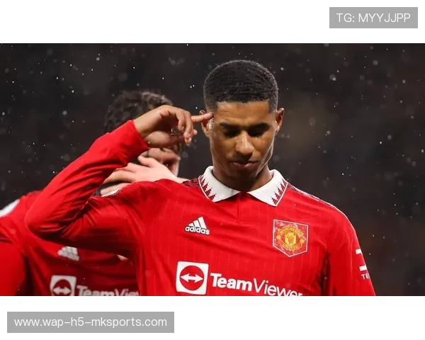 拉什福德家人探训练场,球员状态显著上升 拉什福德家人探训练场,球员状态显著上升