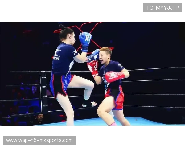 攀岩女将完成绝技“悬空转身”后泪洒领奖台