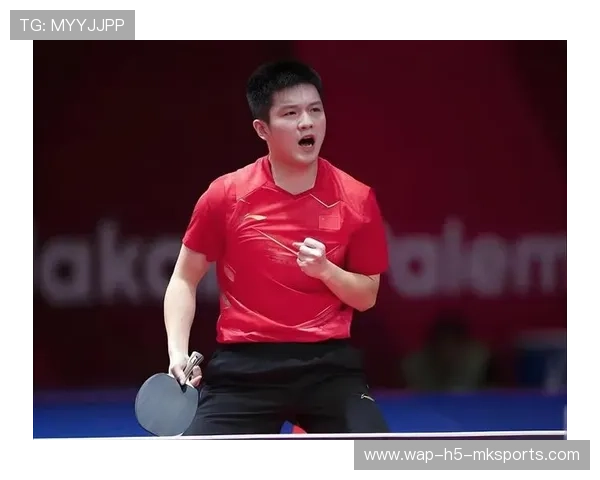 赛场分析：樊振东无悬念晋级，教练合影体现尊重，樊振东精彩比赛视频