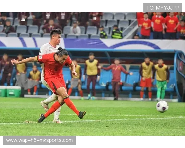 尼科·帕斯禁区外围盘带后突施远射中柱——那一刻,惊艳整个球场 尼科·帕斯禁区外围盘带后突施远射中柱——那一刻,惊艳整个球场